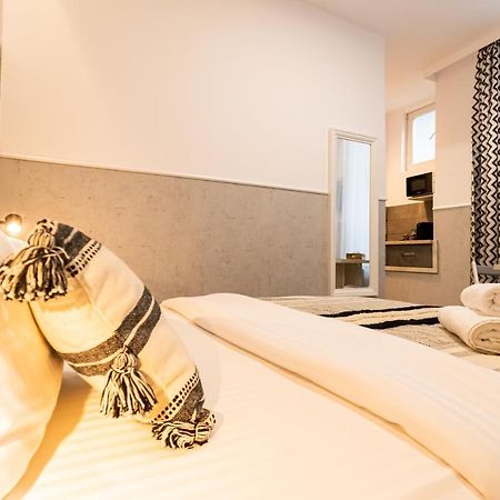 Okbrasov - Apartment & Studio In The Heart Of Old Town, Moments Away From The Black Church Bagian luar foto