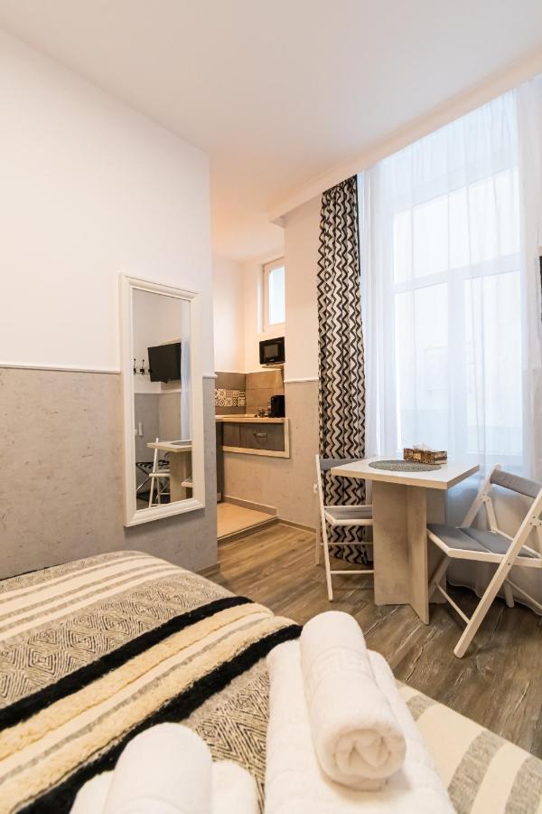 Okbrasov - Apartment & Studio In The Heart Of Old Town, Moments Away From The Black Church Bagian luar foto