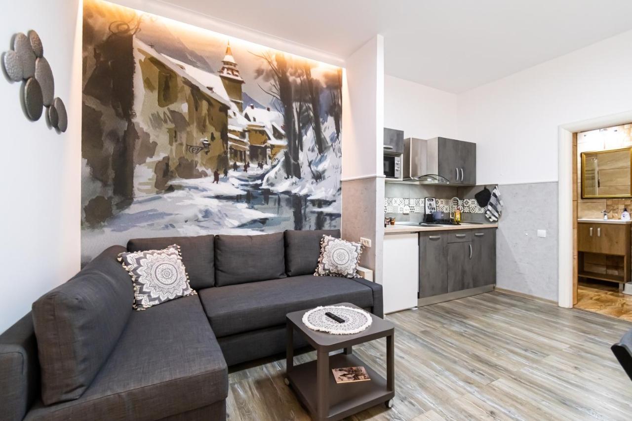 Okbrasov - Apartment & Studio In The Heart Of Old Town, Moments Away From The Black Church Bagian luar foto