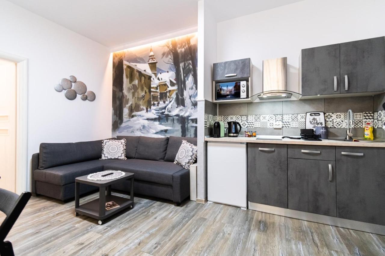 Okbrasov - Apartment & Studio In The Heart Of Old Town, Moments Away From The Black Church Bagian luar foto